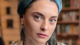 La actriz Aslihan Gürbüz interpreta a Zeynep en la serie de Netflix.