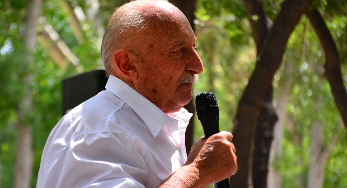 El diputado Miguel Ronco hizo uso de la posibilidad de sesionar por zoom, en su caso desde las costas de Playa del Carmen en México, justo antes de que esa herramienta se limite para los diputados mendocinos.&nbsp;