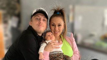 El Polaco besó a su beba en la boca y se armó la polémica