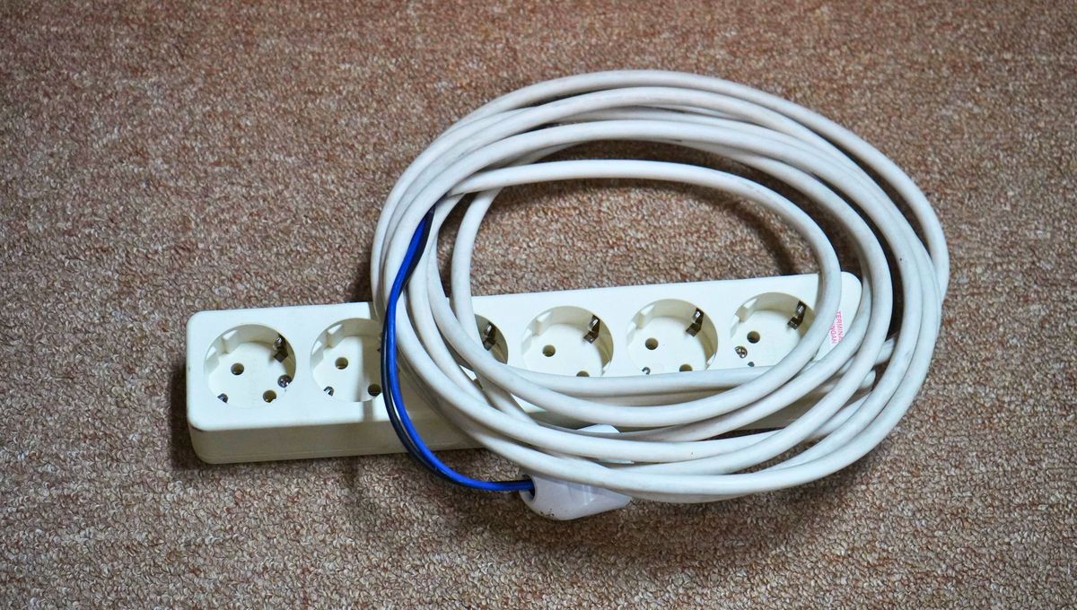 En casa puede haber muchos cables en desuso, como USB, cargadores o alargadores. Sin embargo, antes de tirarlos, piénsalo dos veces porque son un tesoro En casa puede haber muchos cables en desuso, como USB, cargadores o alargadores. Sin embargo, antes de tirarlos, piénsalo dos veces porque son un tesoro