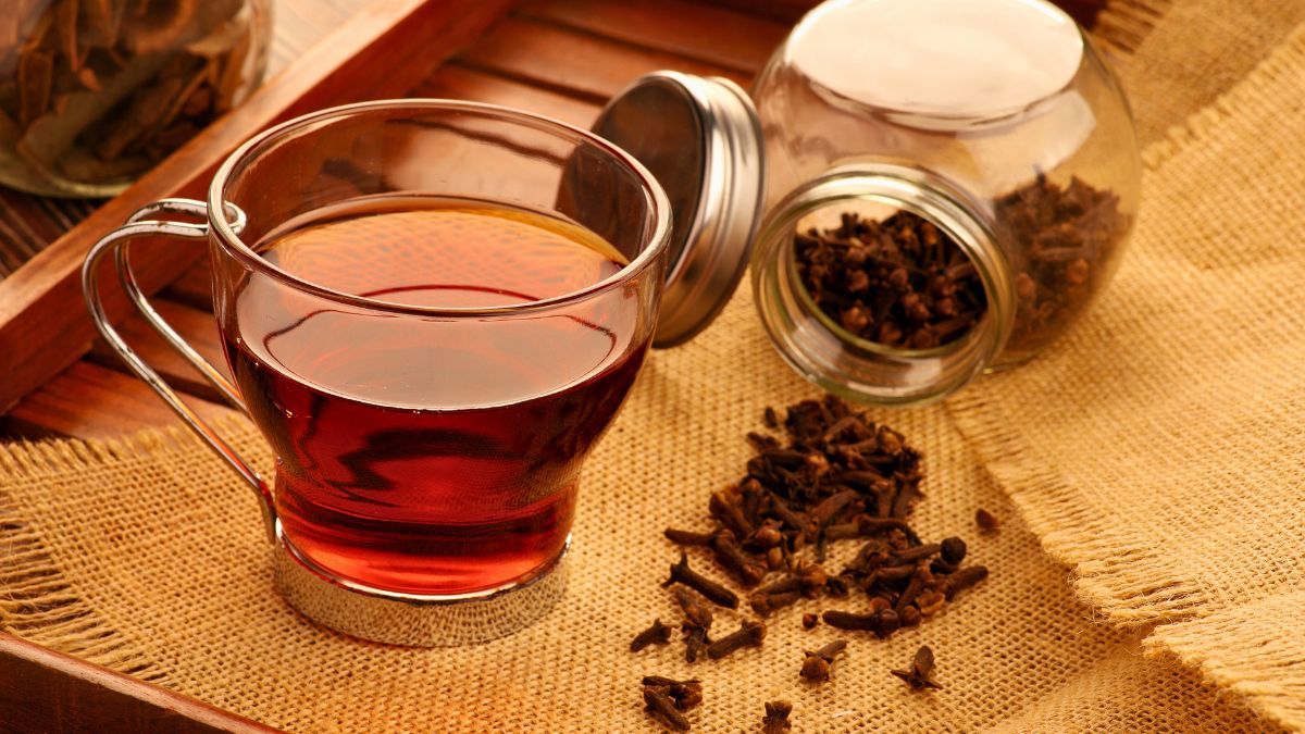 El clavo de olor ofrece diversos beneficios, como propiedades antiinflamatorias, antioxidantes y antimicrobianas. El clavo de olor ofrece diversos beneficios, como propiedades antiinflamatorias, antioxidantes y antimicrobianas.