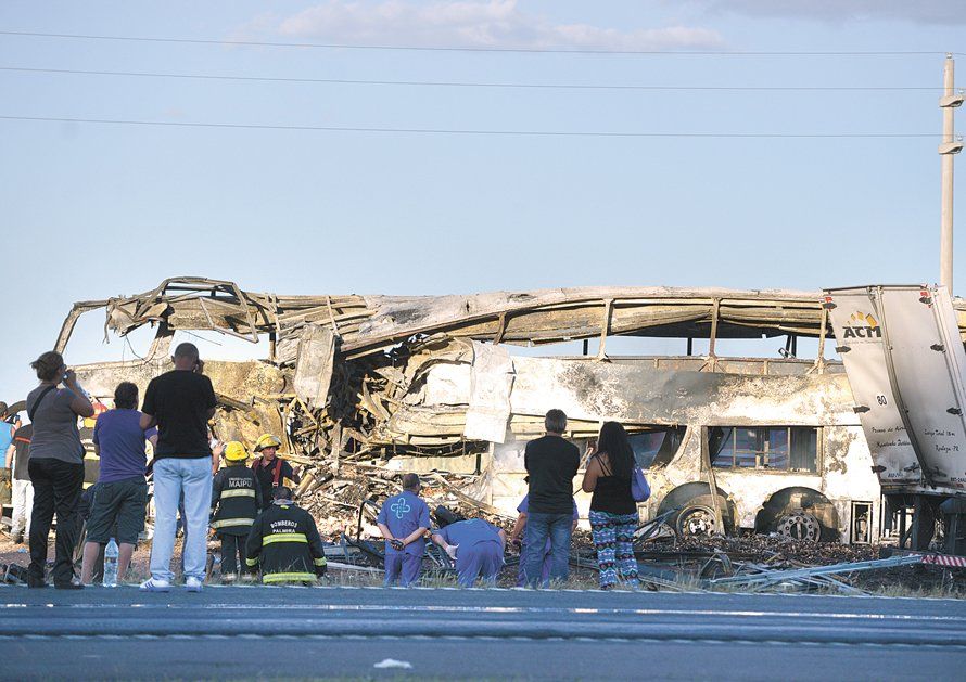 Pidieron multas y que se inhabilite a dos policías por la tragedia de la Ruta 7