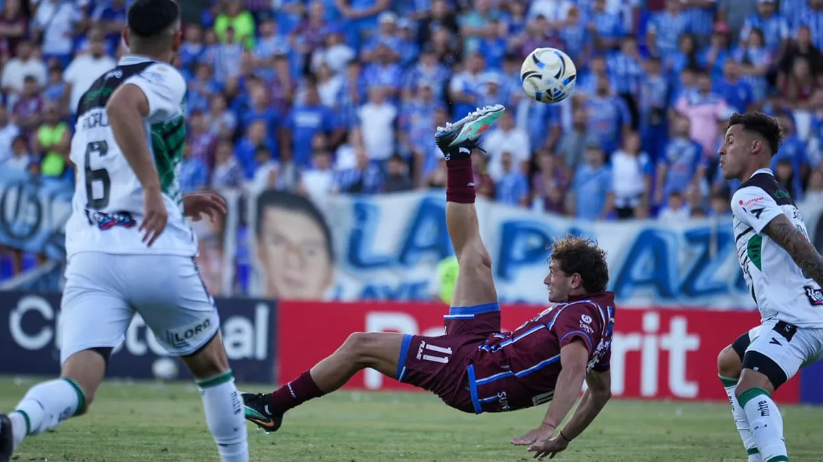Godoy Cruz empat&oacute; con San Mart&iacute;n de San Juan y ambos siguen comprometidos con el descenso.