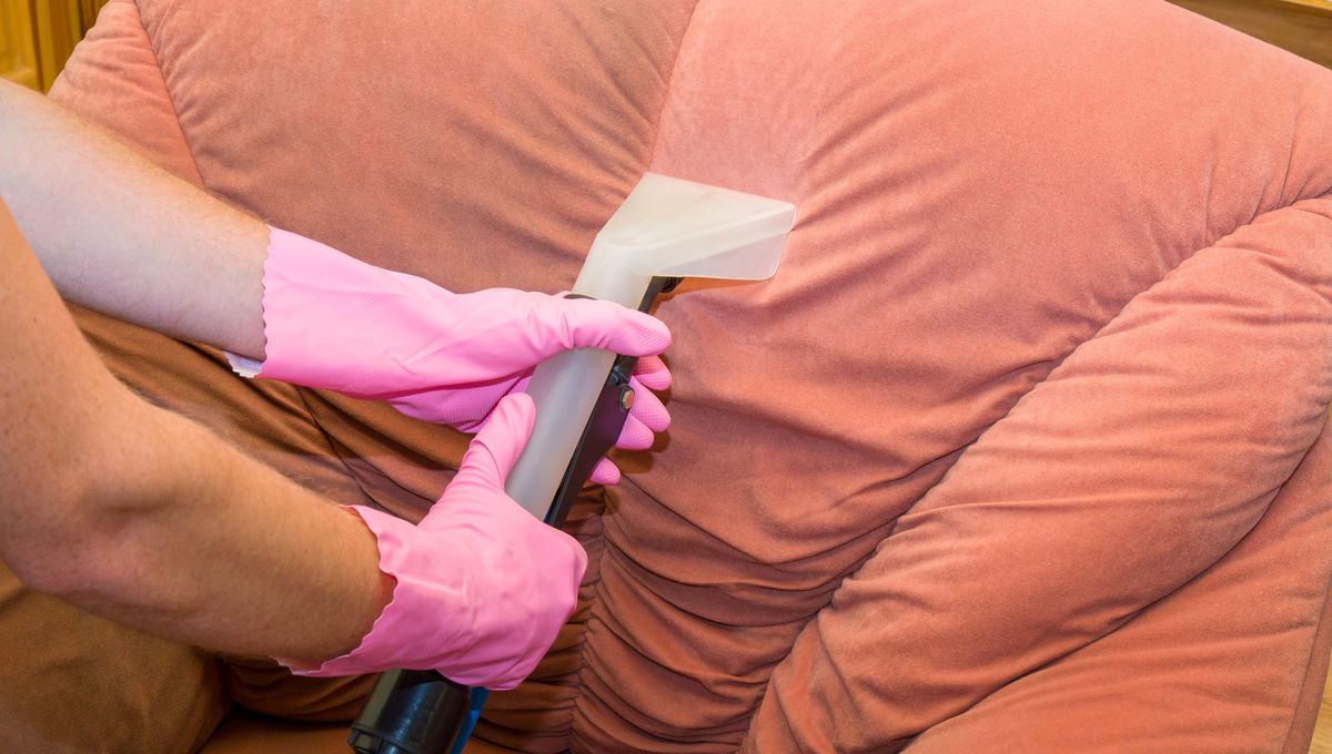 Es un truco casero perfecto para sillas, sillones y tapizados de auto. Es un truco casero perfecto para sillas, sillones y tapizados de auto.