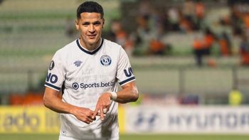 Alex Arce, el goleador de Independiente Rivadavia, sumó otra pelota para su hijo en la Copa Libertadores