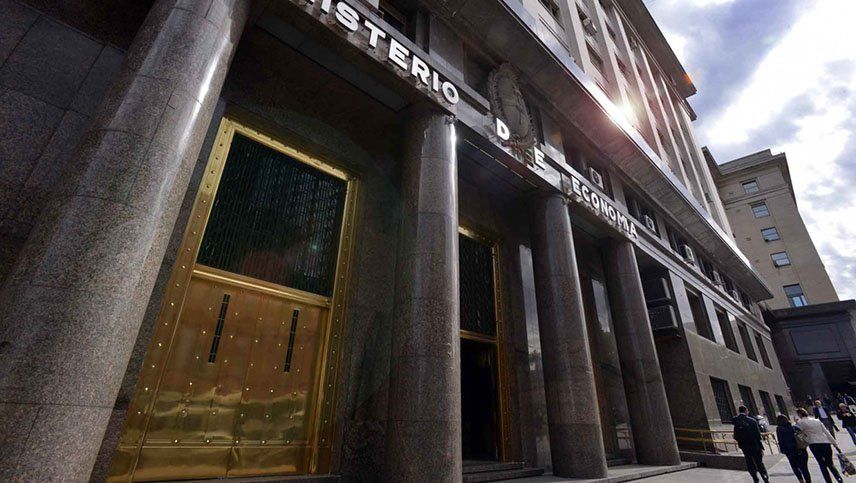 Economía emitirá deuda en dólares bajo legislación local por U$S1.500 millones