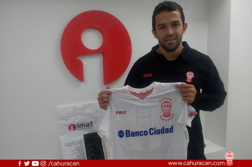 Lucas Gamba a un paso del Globo de Parque Patricios