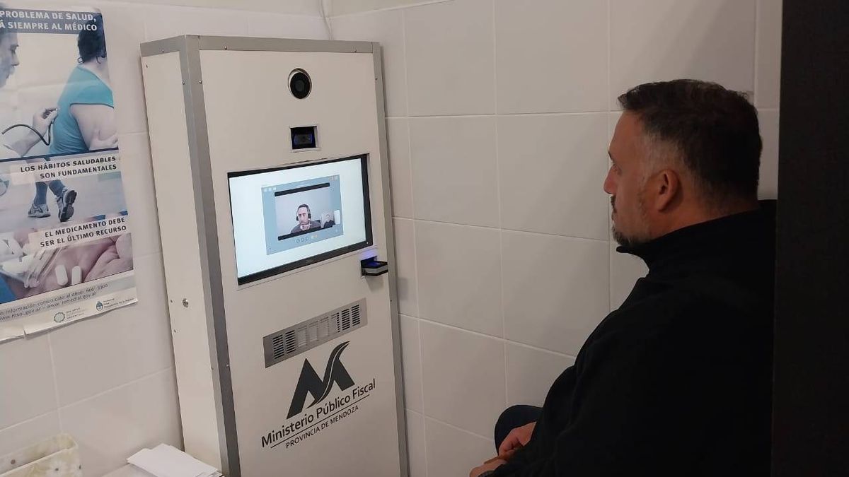 Los tótems sirven para realizar una denuncia de manera personal pero virtual.