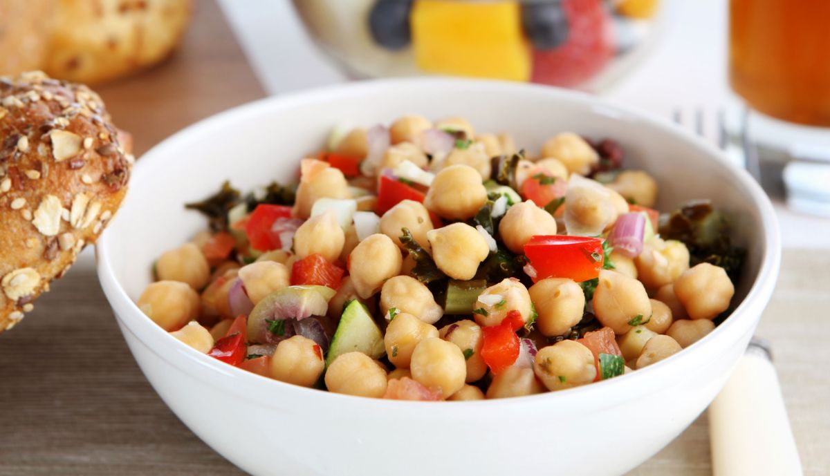 Los garbanzos en escabeche son perfectos para disfrutar como ensalada. Los garbanzos en escabeche son perfectos para disfrutar como ensalada.