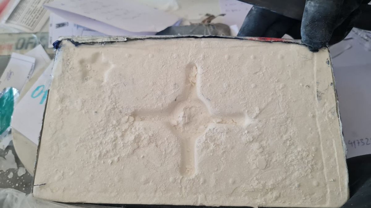 Uno de los ladrillos de cocaína secuestrado a la banda de narcotráfico que operaba en Luján. Uno de los ladrillos de cocaína secuestrado a la banda de narcotráfico que operaba en Luján.