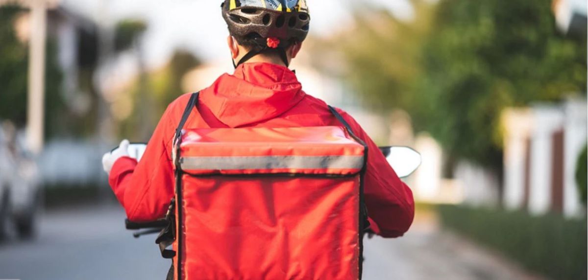 Un delivery se defendió con un machete de ladrones que intentaron robarle.