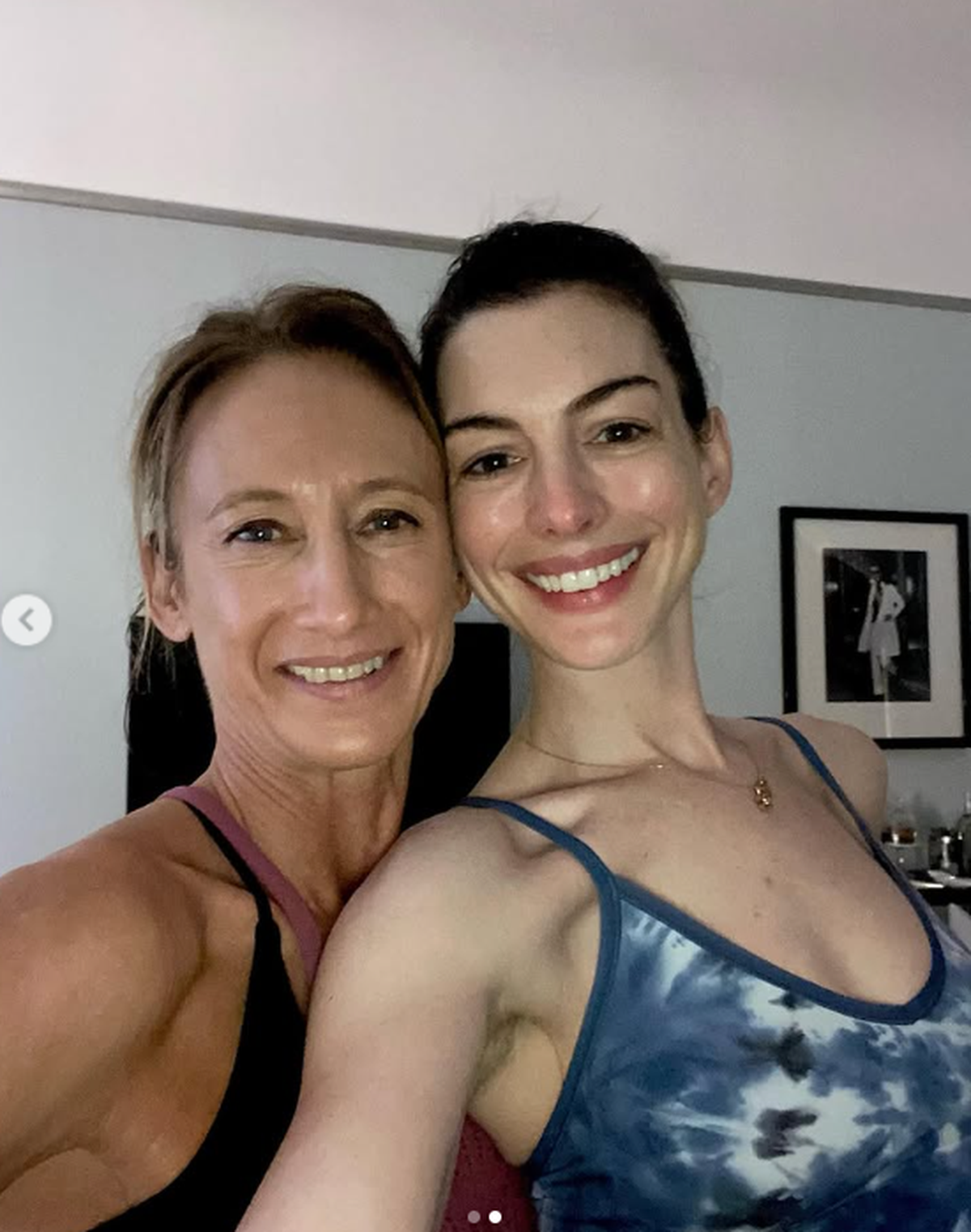 Anne Hathaway y su entrenadora, Monique Eastwood. Anne Hathaway y su entrenadora, Monique Eastwood.