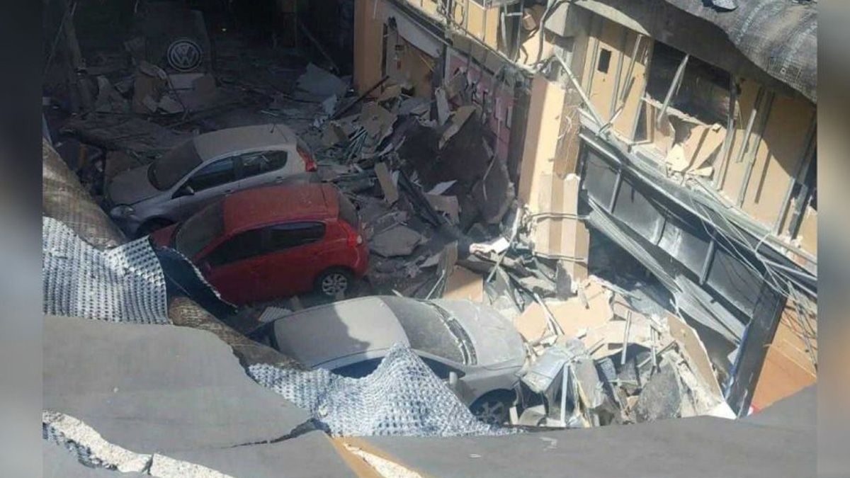 Video: el techo de un shopping en San Pablo se derrumbo y se tragó cuatro vehículos