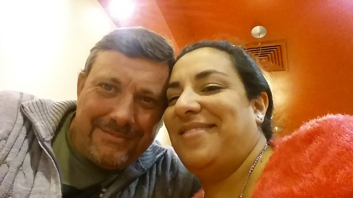 Aldo trabaja en un transporte y Andrea hoy se dedica a la casa. Llevan menos de una semana casados y 10 años de amor. Aldo trabaja en un transporte y Andrea hoy se dedica a la casa. Llevan menos de una semana casados y 10 años de amor.