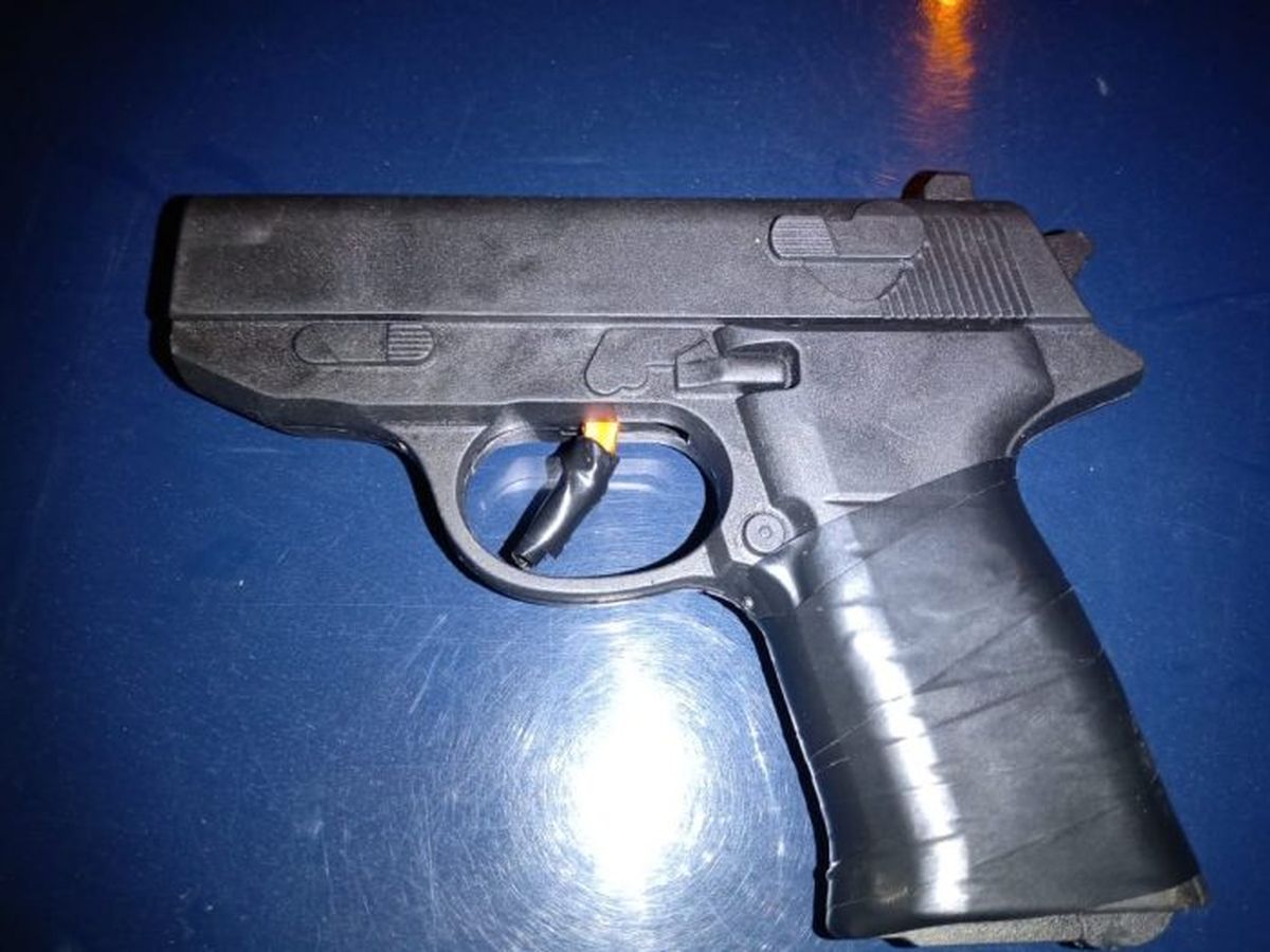 Una de las armas incautadas en los procedimientos realizados este miércoles por la Policía de Mendoza Una de las armas incautadas en los procedimientos realizados este miércoles por la Policía de Mendoza