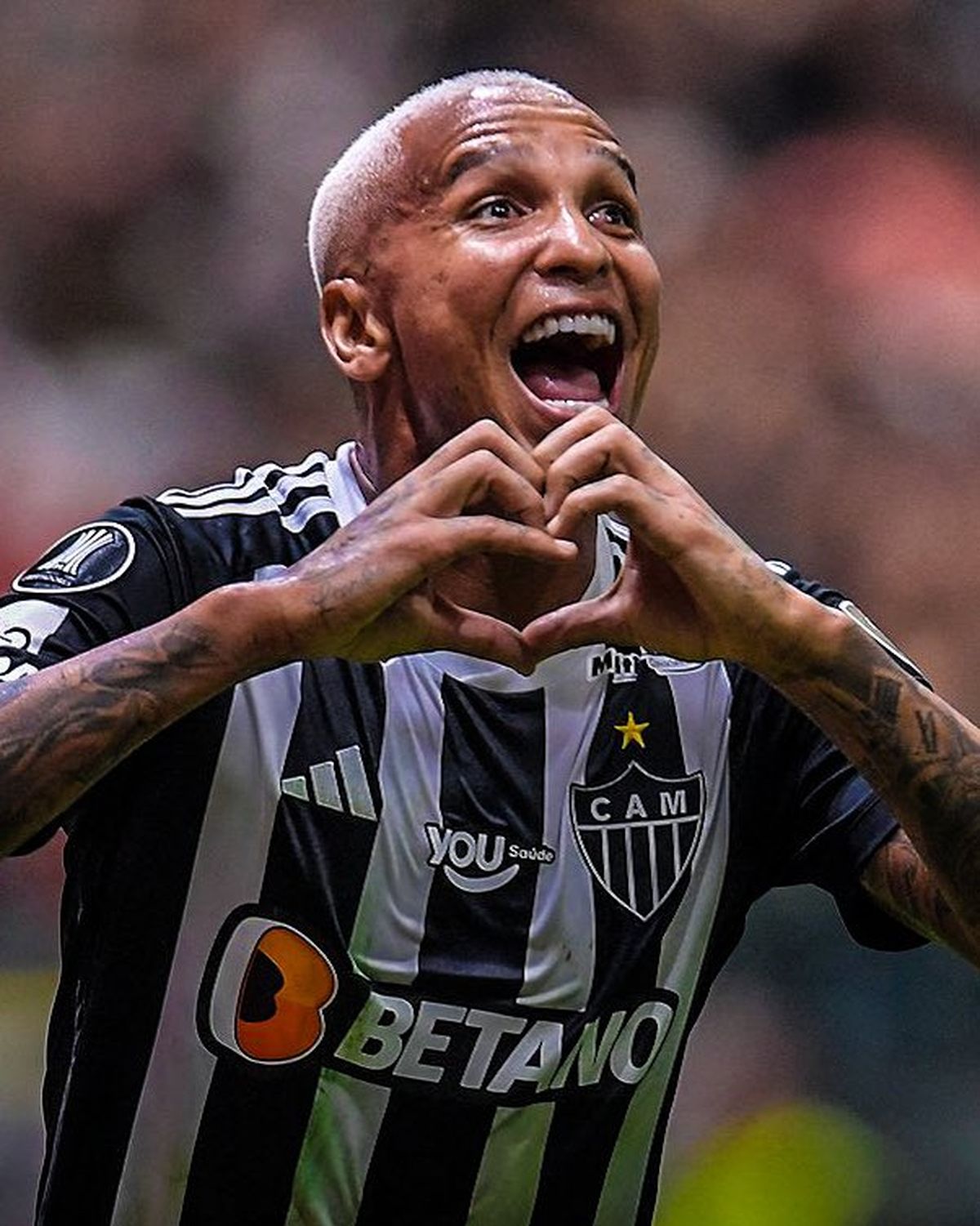 Deyverson fue el autor de dos de los tres goles de Atlético Mineiro sobre River en la semifinal de ida de la Copa Libertadores. Deyverson fue el autor de dos de los tres goles de Atlético Mineiro sobre River en la semifinal de ida de la Copa Libertadores.