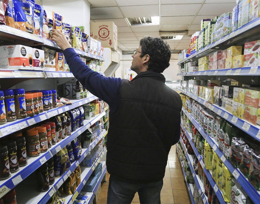 La canasta básica de alimentos subió 5,4 en mayo según Consumidores Libres