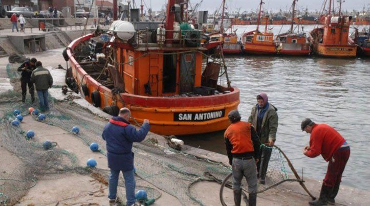 Otro buque de Armada Argentina se sumo a búsqueda de tripulantes del pesquero hundido en Mar del Plata