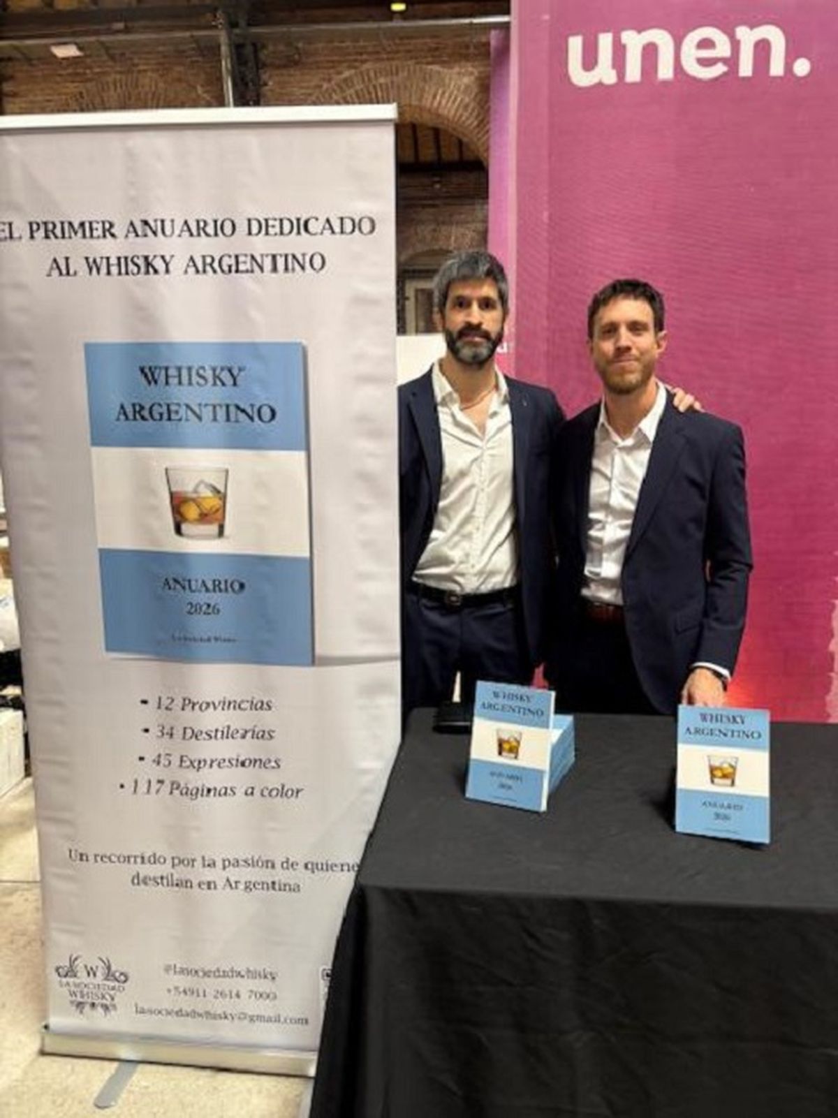 Es el primer libro que mapea y documenta toda la producción nacional de whisky. Es el primer libro que mapea y documenta toda la producción nacional de whisky.