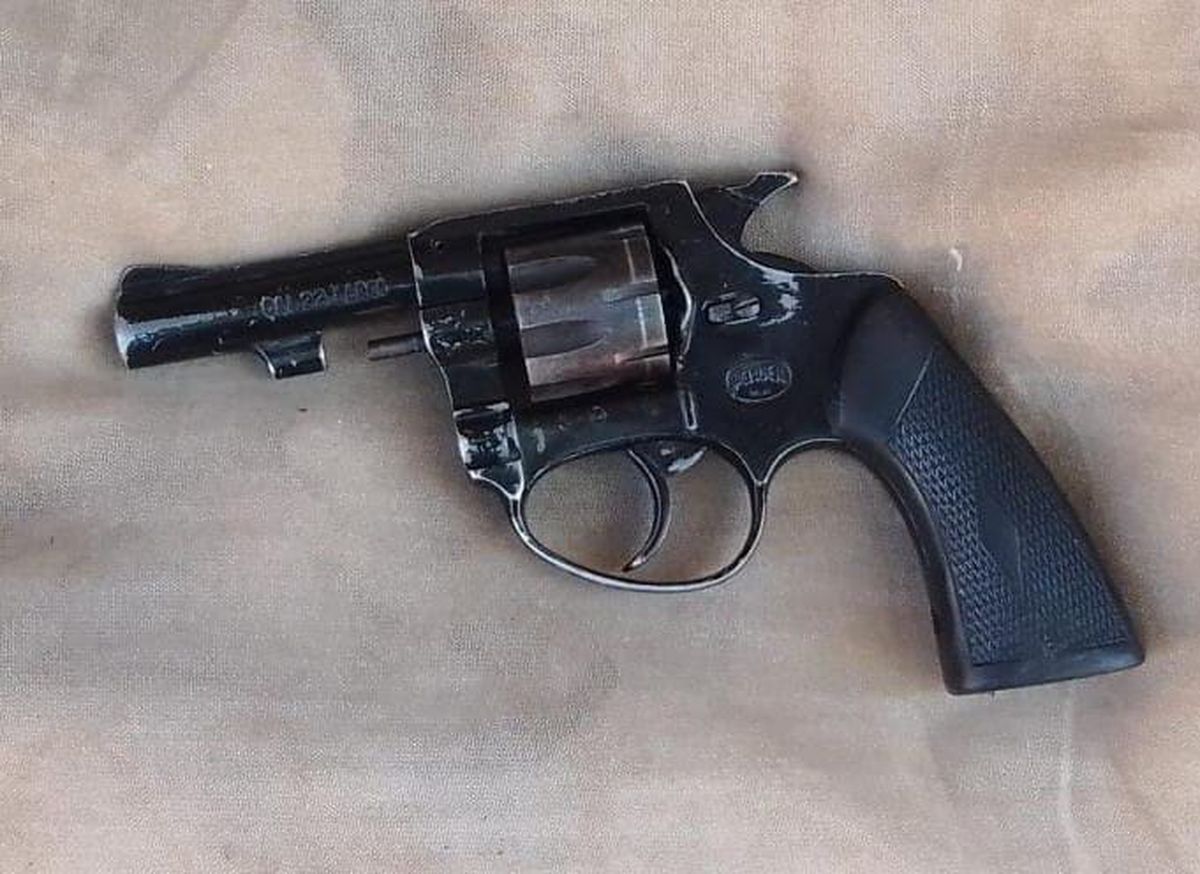El revólver calibre 22 que habría utilizado Juan José Caro (50) para intentar matar a su ex pareja. El revólver calibre 22 que habría utilizado Juan José Caro (50) para intentar matar a su ex pareja.