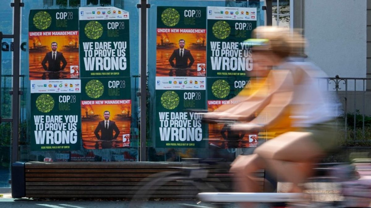 Posters en contra del Sultán Al Jaber como presidente de la COP28. (Fuente: Alamy)