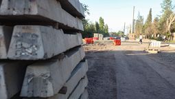 Mientras la obra del Metrotranvía avanza, se acelera el traslado de 82 familias al Norte y al Sur del Gran Mendoza. Mientras la obra del Metrotranvía avanza, se acelera el traslado de 82 familias al Norte y al Sur del Gran Mendoza.