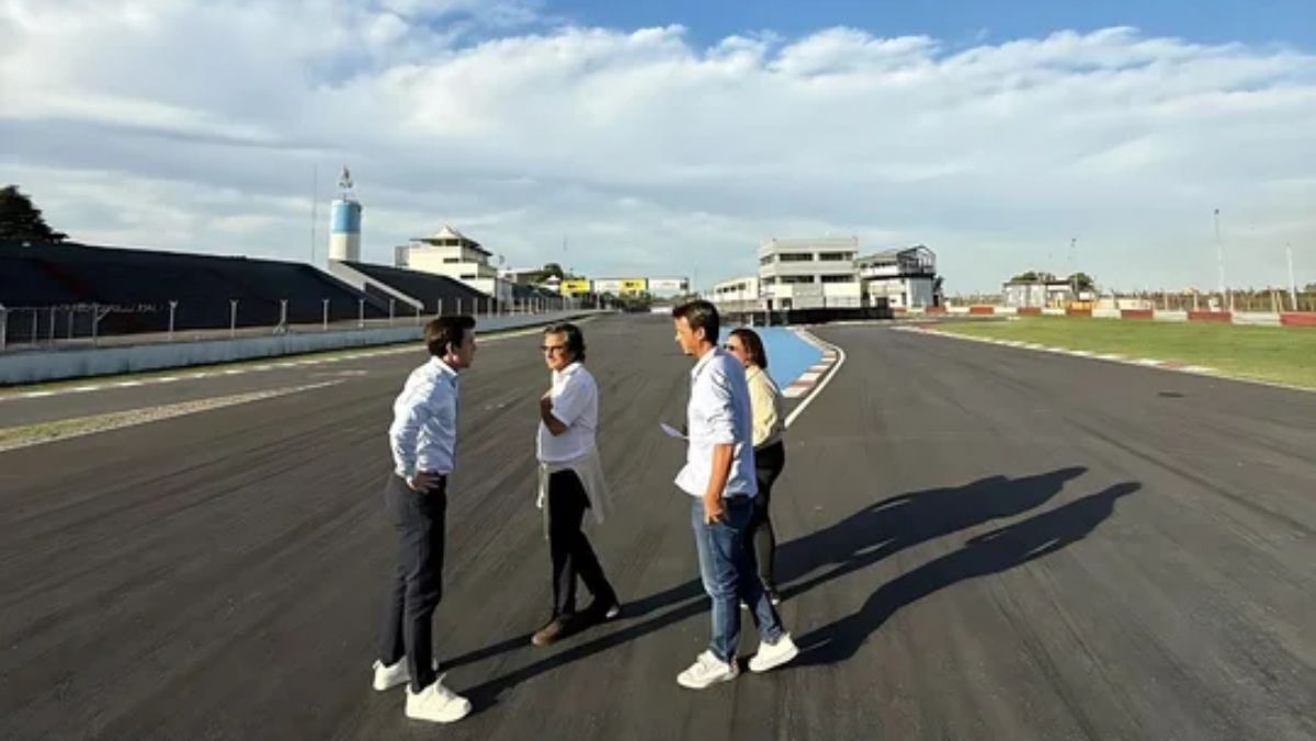 Carlos Ezpeleta, de la organización del MotoGP, visitó las obras del aut+odromo porteño Oscar y Juan Gálvez. Carlos Ezpeleta, de la organización del MotoGP, visitó las obras del aut+odromo porteño Oscar y Juan Gálvez.