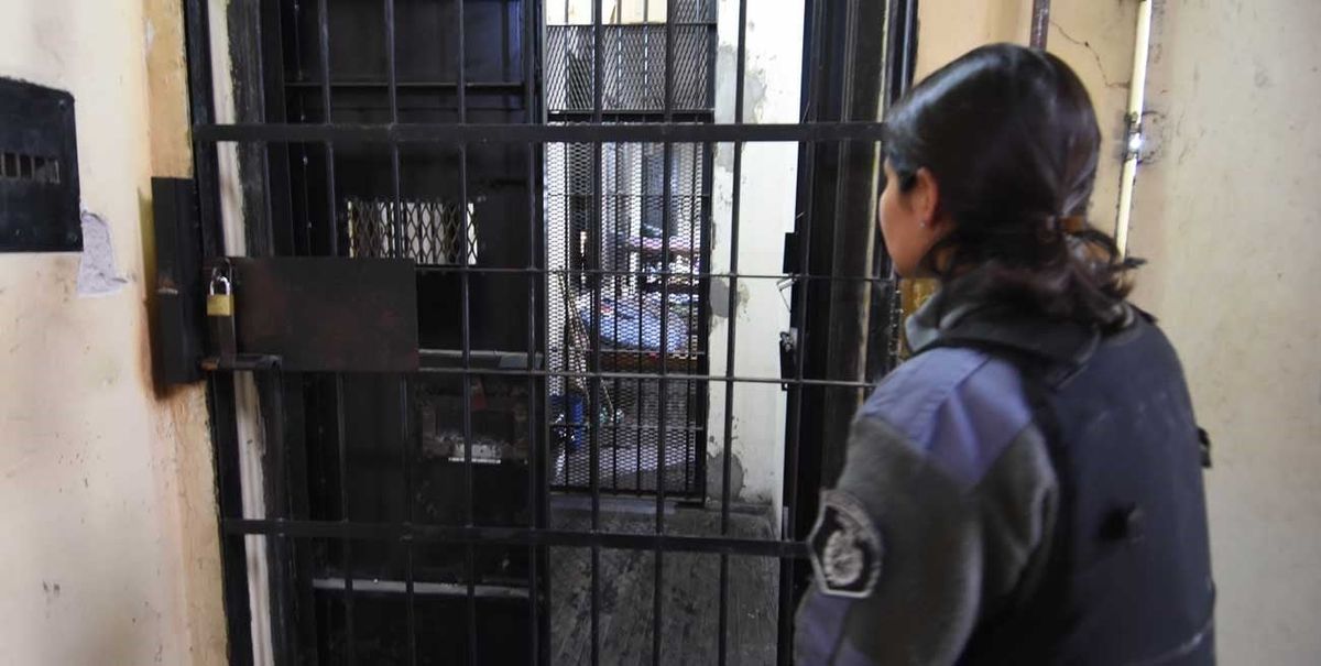 Pedido de captura. Dos mujeres se olvidaron que tenían que rendir cuentas con la justicia y quedaron detenidas.