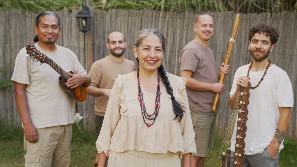 Sandra Amaya y grupo Zequech.