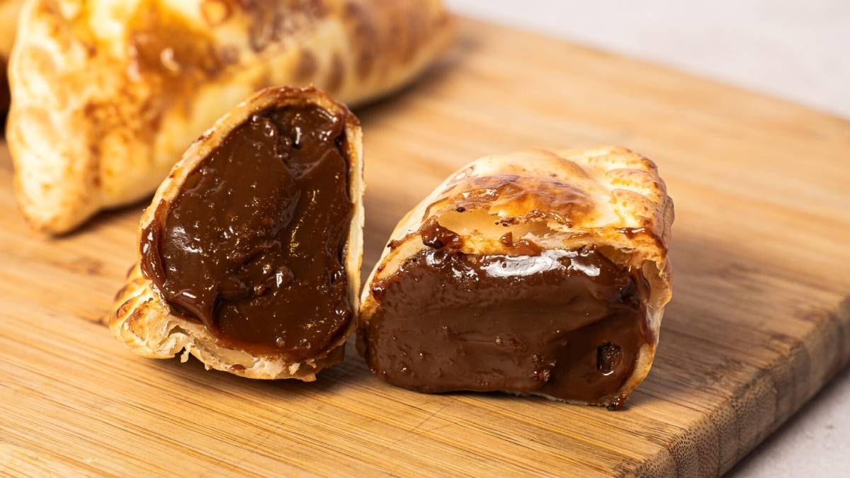 Las empanadas de dulce de leche son una receta barata, golosa y sencilla para la merienda. Las empanadas de dulce de leche son una receta barata, golosa y sencilla para la merienda.