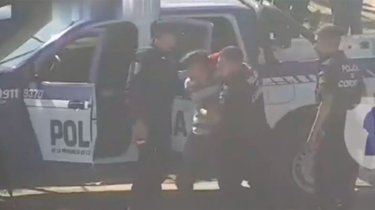 El conductor del Peugeot 307, quien efectuó el disparo, fue detenido por la Policía de Córdoba.