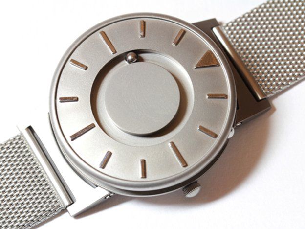 El reloj para ciegos que es un éxito entre los que sí ven