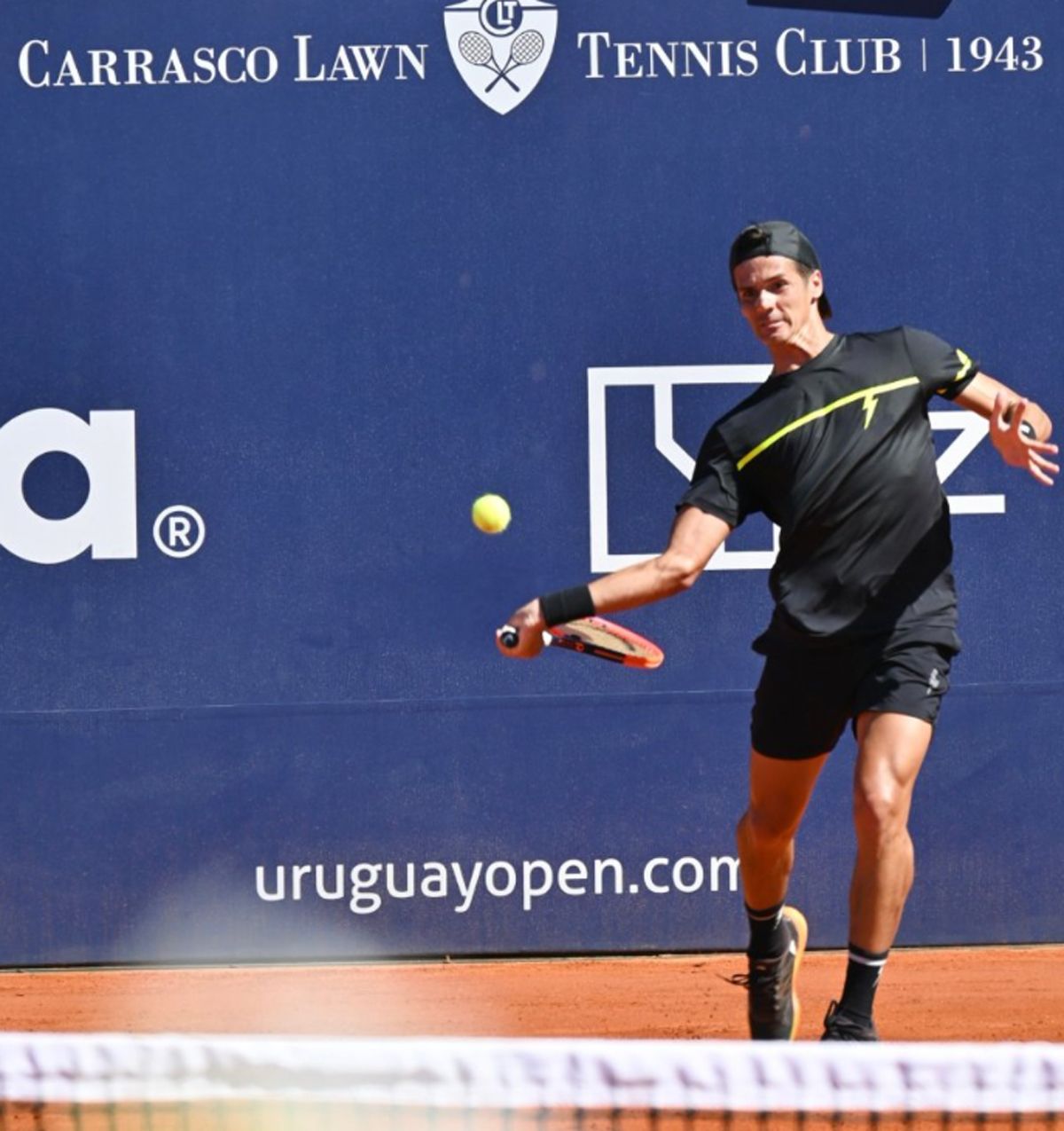 Federico Coria ganó en singles y jugará dobles con el ex futbolista uruguayo Diego Forlán. Federico Coria ganó en singles y jugará dobles con el ex futbolista uruguayo Diego Forlán.