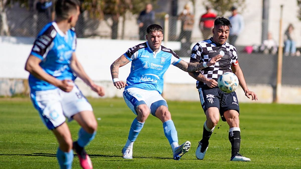 Maximiliano Padilla, el capitán del Lobo está ilusionado por este gran presente del equipo. Maximiliano Padilla, el capitán del Lobo está ilusionado por este gran presente del equipo.