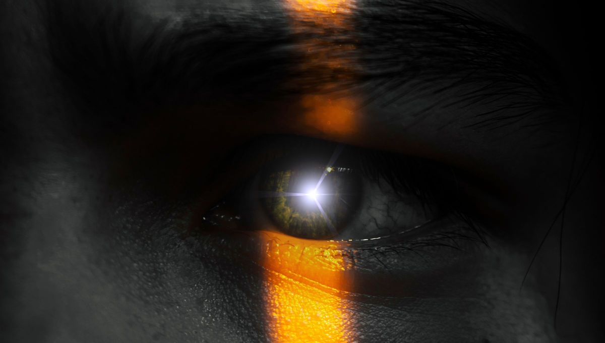 Destellos de luz en los ojos: qué significa cuando a una persona le ocurre