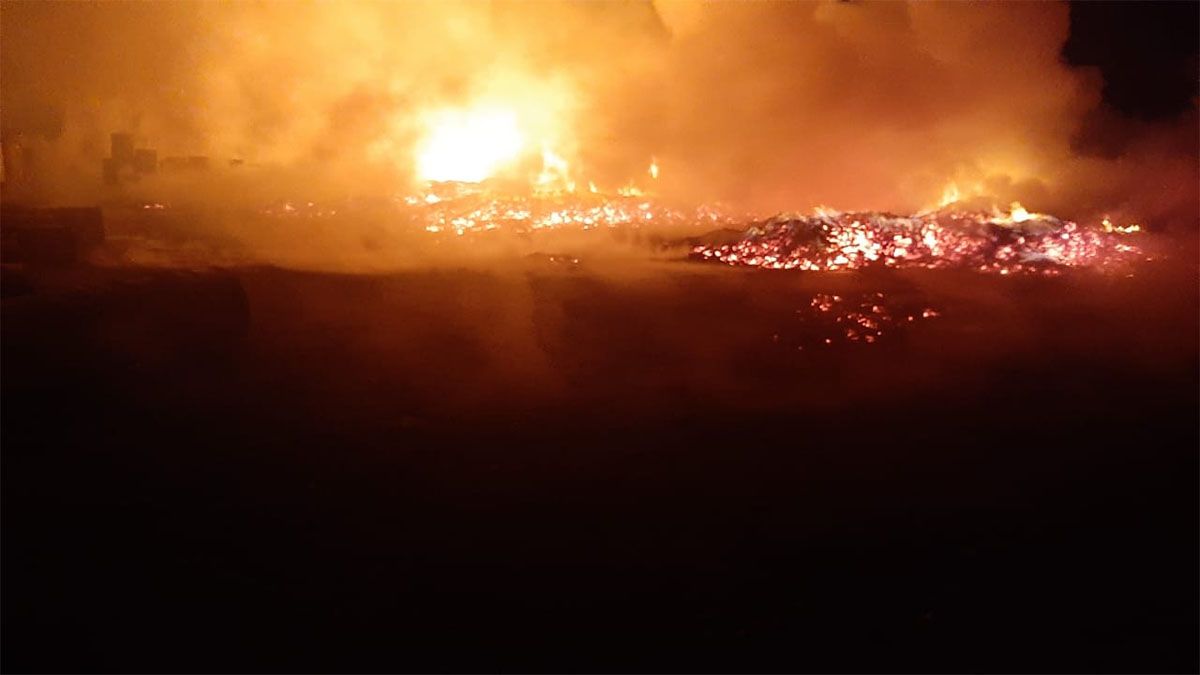 Un incendio en una fábrica de conservas asustó a vecinos de Ugarteche