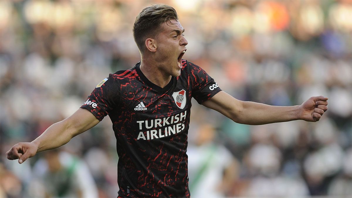 River le ganó a domicilio a Banfield y conservó el liderato