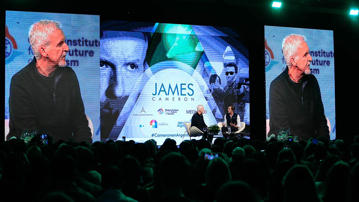 James Cameron durante la entrevista con el conductor Iván de Pineda.