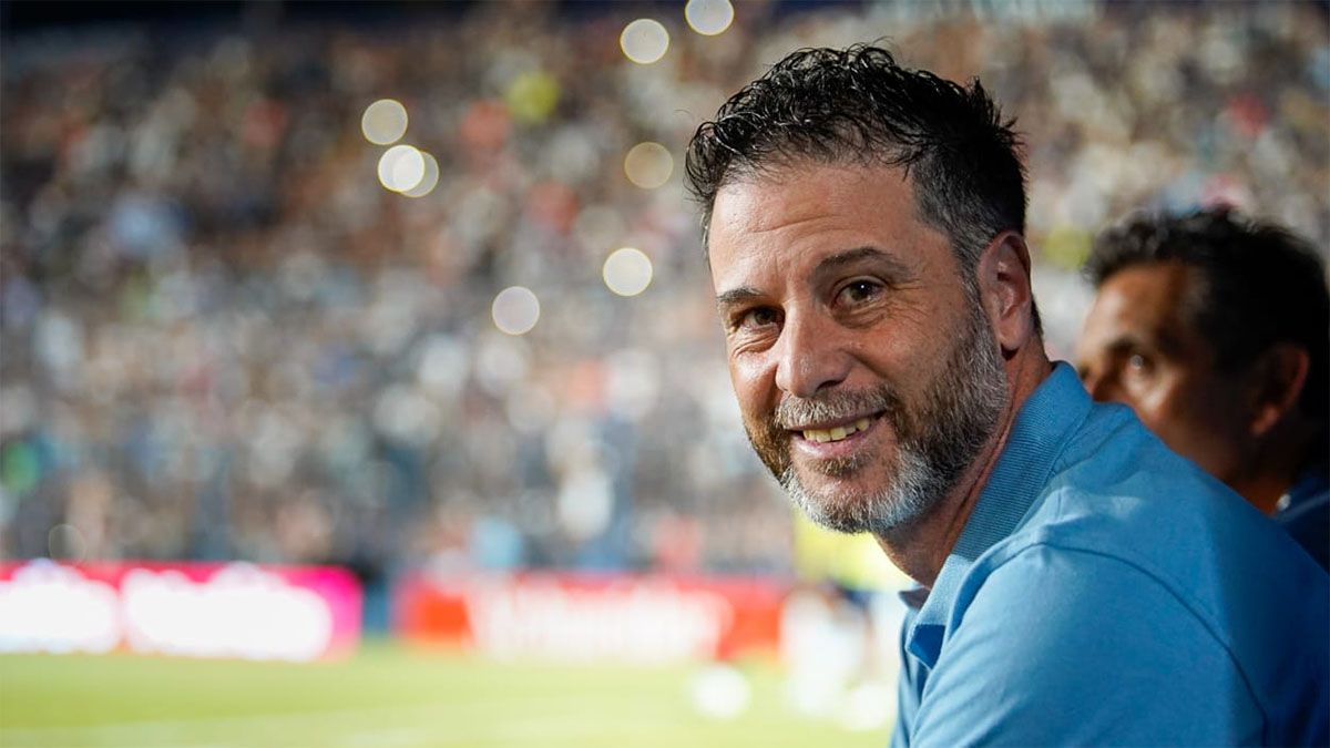 El entrenador de Independiente Rivadavia, Rodolfo De Paoli, buscará lograr un buen resultado ante Gimnasia y Esgrima La Plata.