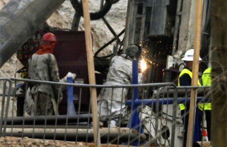Terminaron el encamisado del túnel por donde saldrán los mineros chilenos
