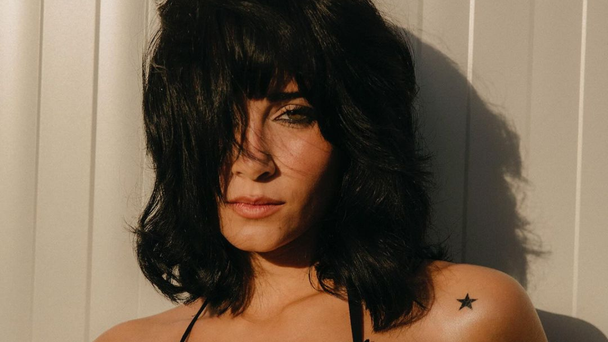 Diosa, única. Aitana deslumbró con su total look en negro para el Alpha Tour en Mallorca.