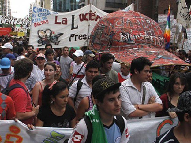 Zarpada protesta: la Marcha de la Gorra movilizó a cientos de personas en las calles de Córdoba
