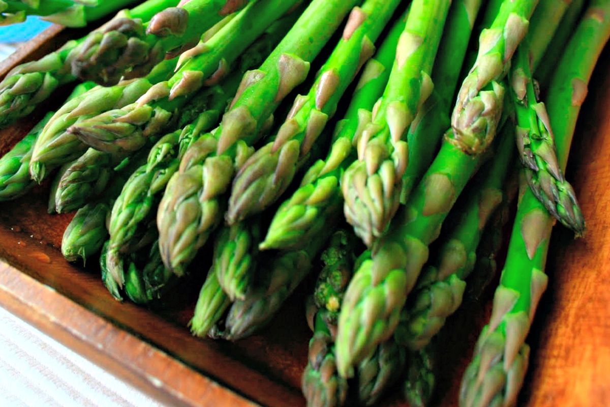 Espárragos. Son exquisitos y tienen innumerables beneficios y propiedades para la salud. Espárragos. Son exquisitos y tienen innumerables beneficios y propiedades para la salud. 