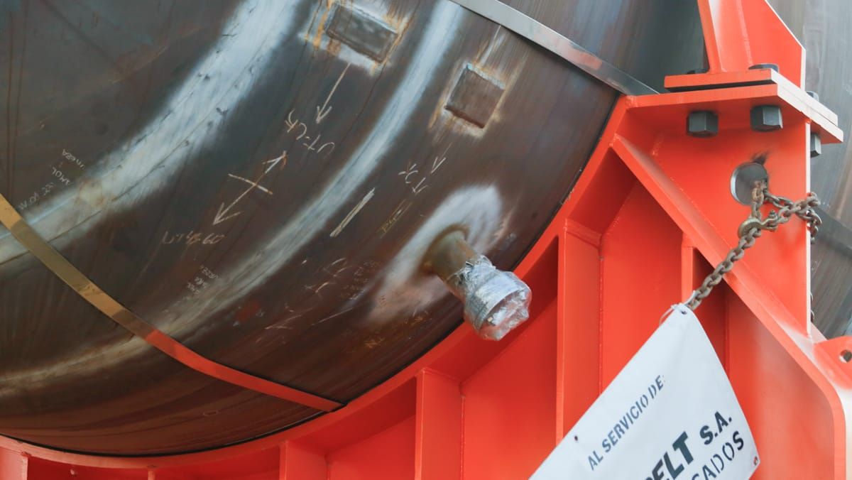 El gigante reactor, de cerca. El gigante reactor, de cerca.