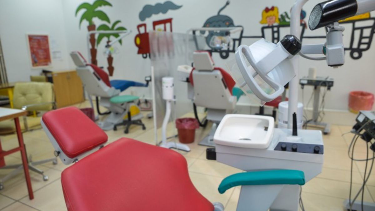 Para romper con los miedos al dentista. Los consultorios del servicio materno-infantil están equipados con alta tecnología y decorados de forma particular para distender a los pequeños. Para romper con los miedos al dentista. Los consultorios del servicio materno-infantil están equipados con alta tecnología y decorados de forma particular para distender a los pequeños.