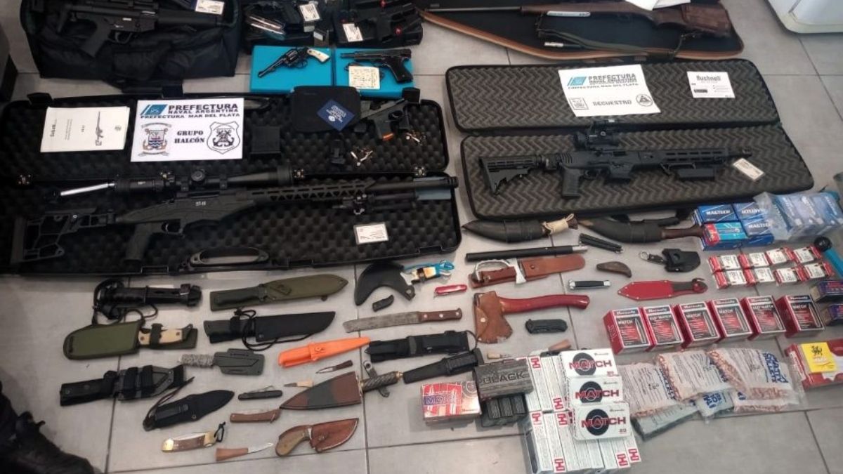 Las armas de fuego que le encontraron a los integrantes de la banda. Las armas de fuego que le encontraron a los integrantes de la banda.