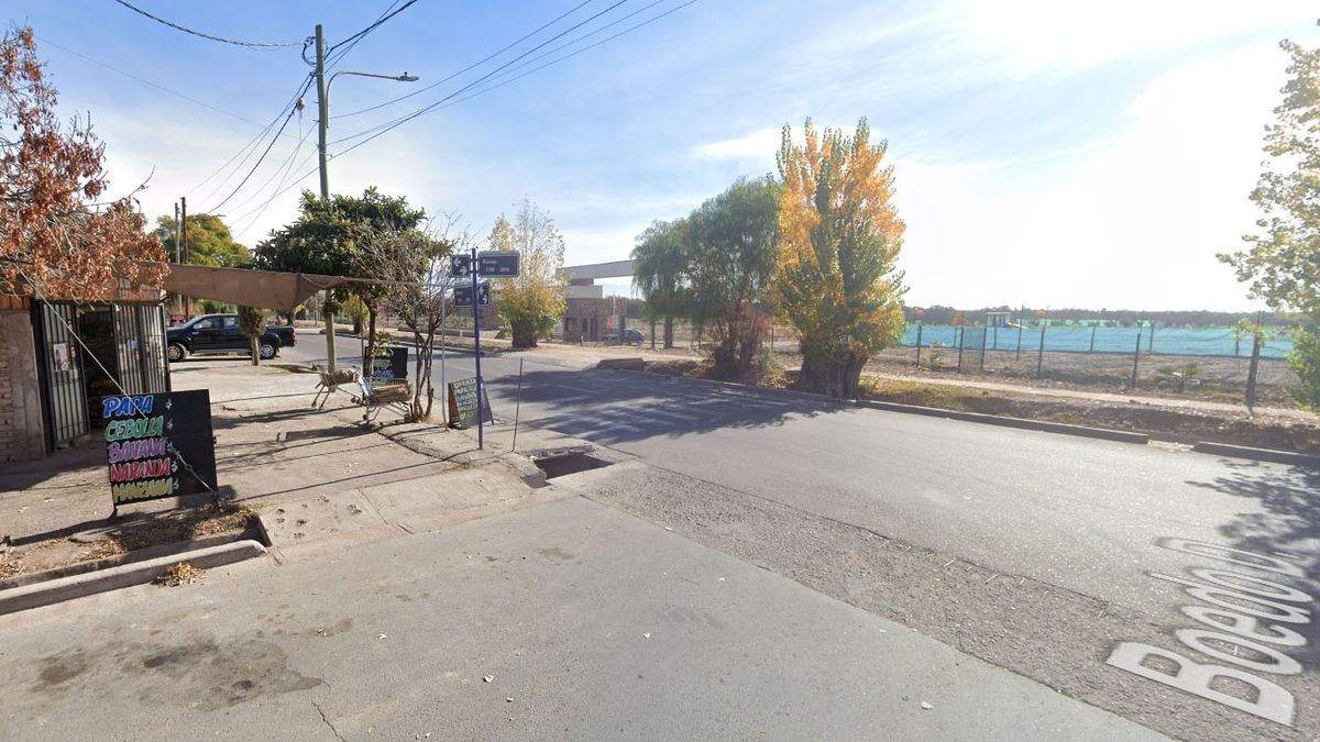 El hombre que manejaba un Fiat Duna junto con su familia tenía 1,89 gramos de alcohol en sangre. Cayó a un canal de riego y su pareja y sus dos hijos resultaron heridos. El hombre que manejaba un Fiat Duna junto con su familia tenía 1,89 gramos de alcohol en sangre. Cayó a un canal de riego y su pareja y sus dos hijos resultaron heridos.