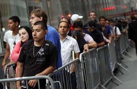 Miles de fanáticos se agolparon para conseguir el iPhone 4 en Nueva York