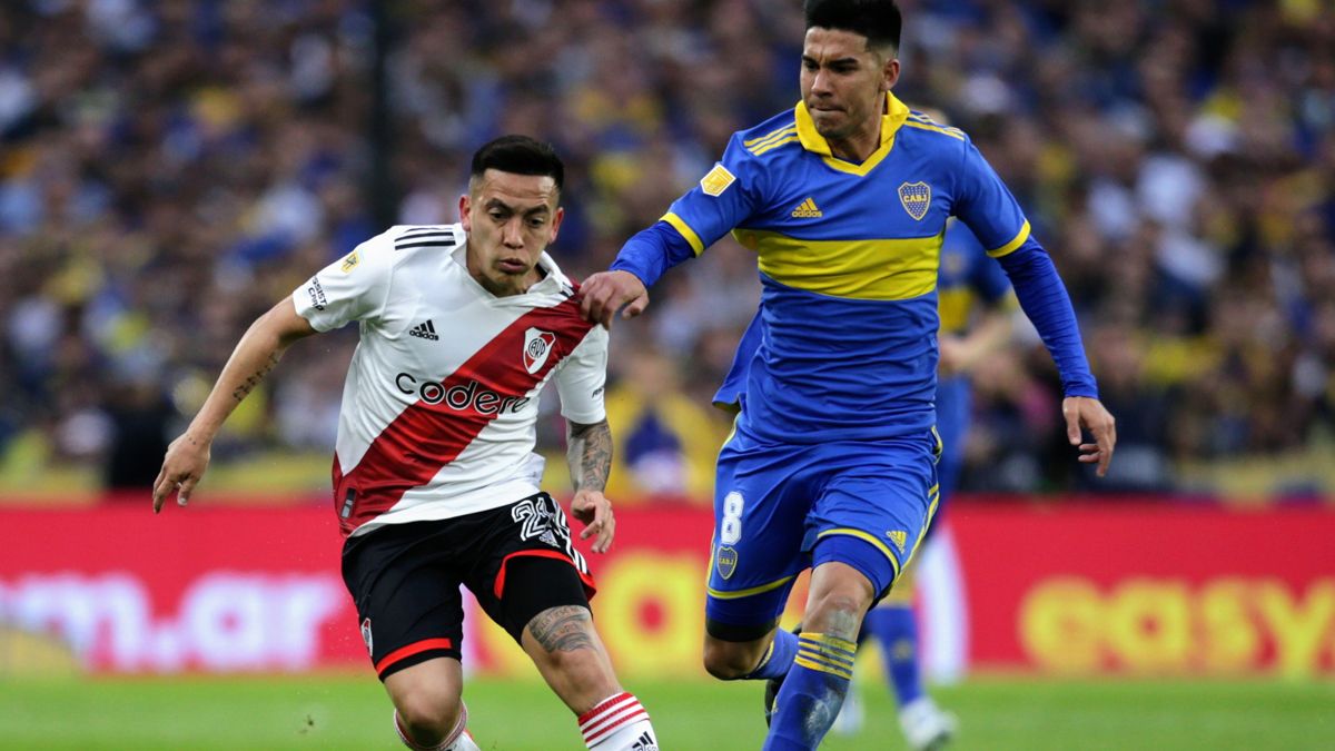 Esequiel Barco (River) y Pol Fernández (Boca).