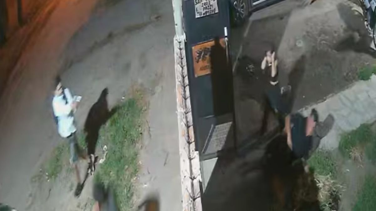 Un hombre fue asesinado a balazos en la puerta de su casa frente a sus nietas